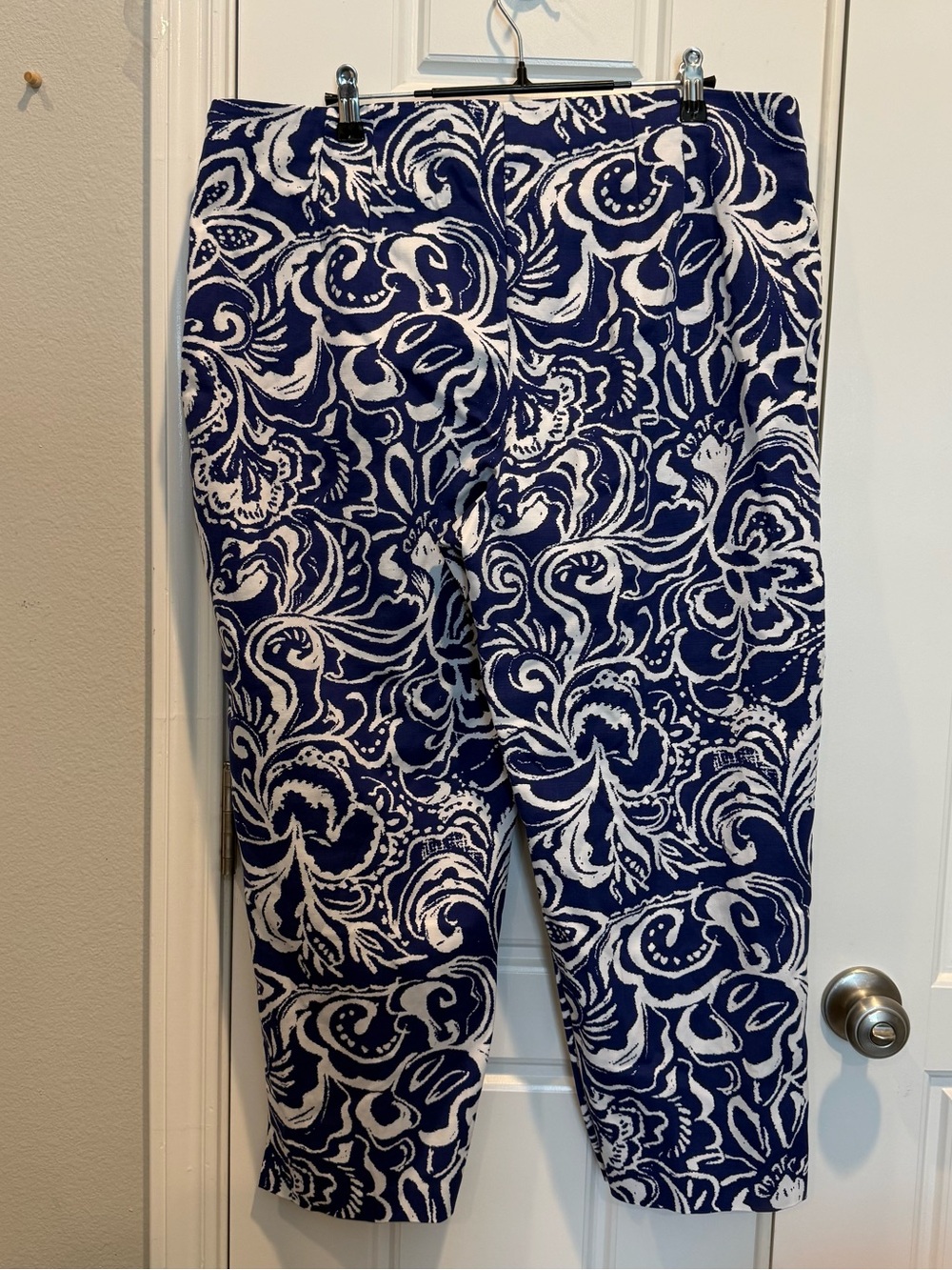 Chico's Navy and White Floral Crop Pants Size 2.5 - Picture 3 of 8